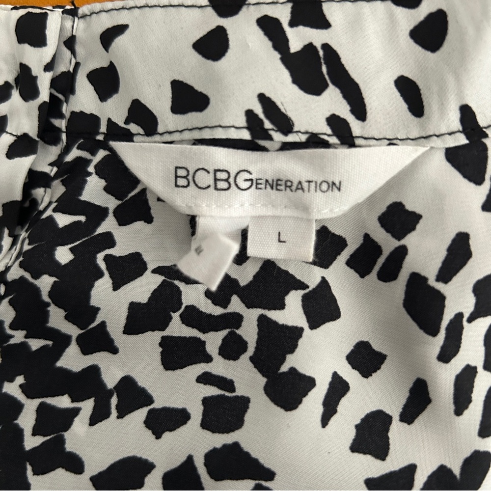 BCBGeneration Monochrome Patterned Blouse - Picture 6 of 6